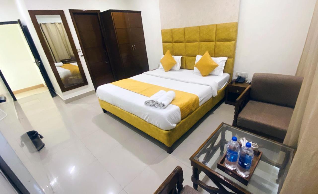Hotel Landmark Chandigarh Exterior photo