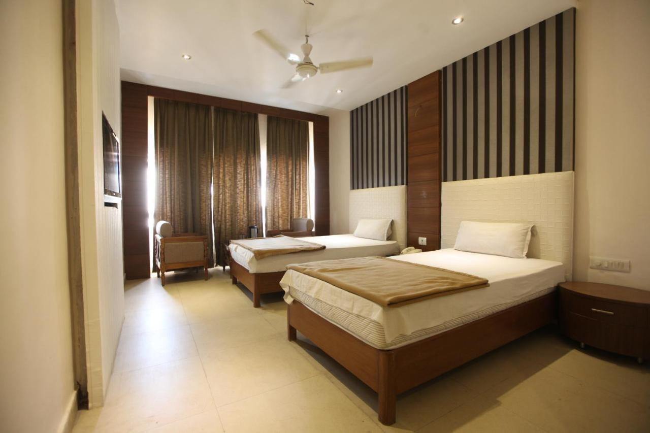 Hotel Landmark Chandigarh Exterior photo
